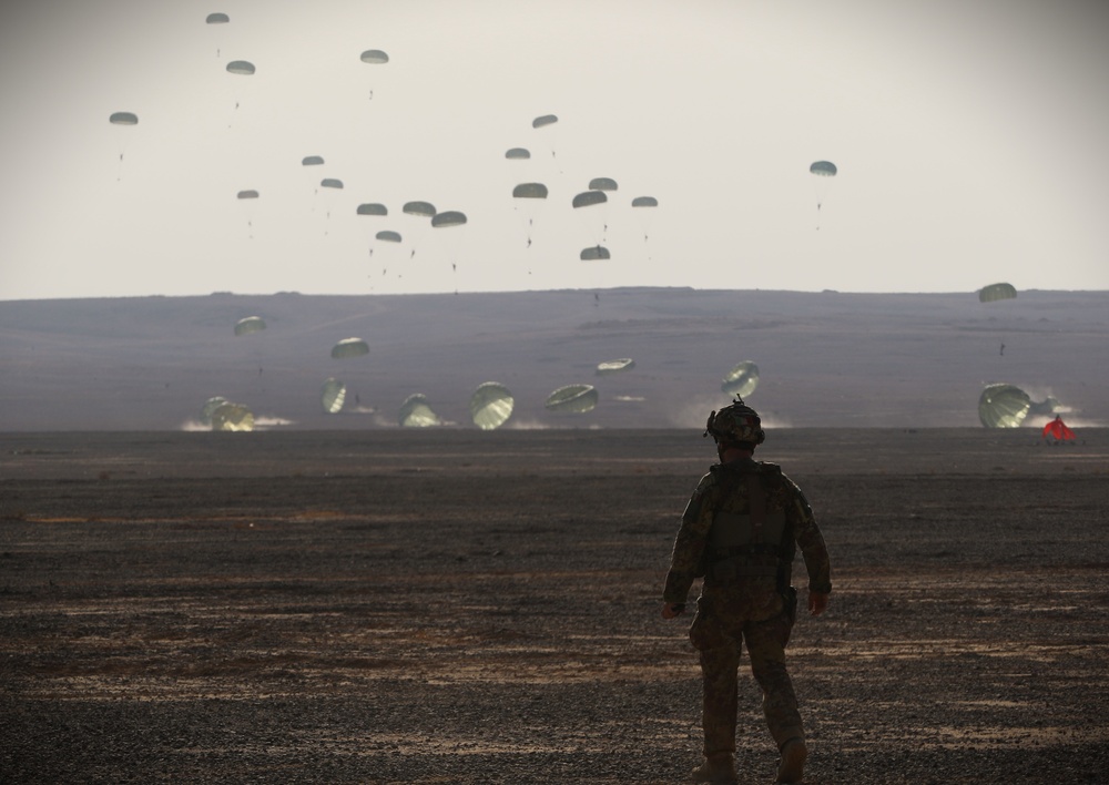 Soldiers from the Italian Armed Forces conduct an airdrop during Exercise Eager Lion in Jordan