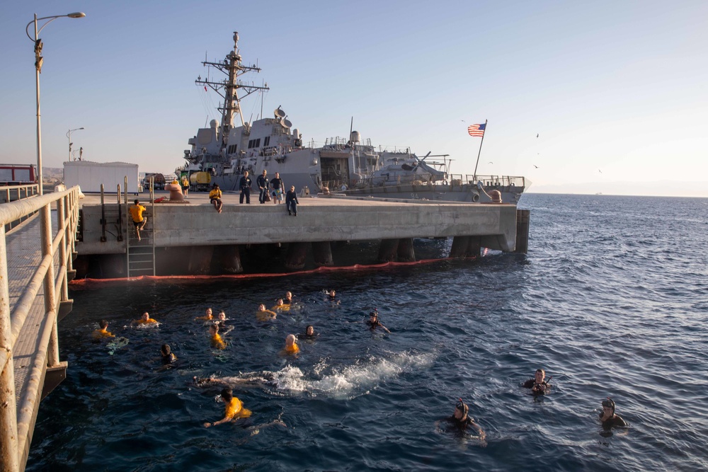 USS Nitze (DDG 94) swim call