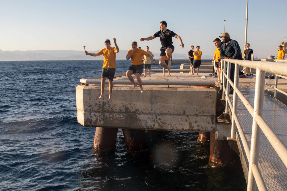 USS Nitze (DDG 94) Swim Call