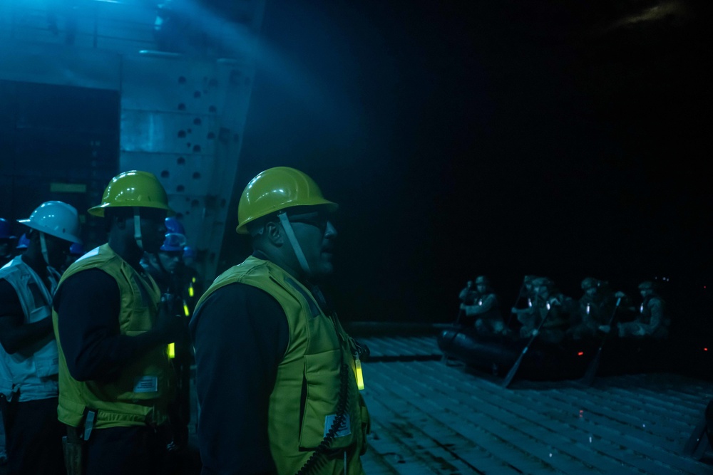 Night LCAC Operations September 4, 2022