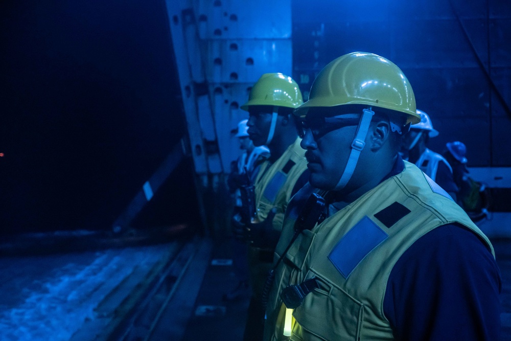 Night LCAC Operations September 4, 2022