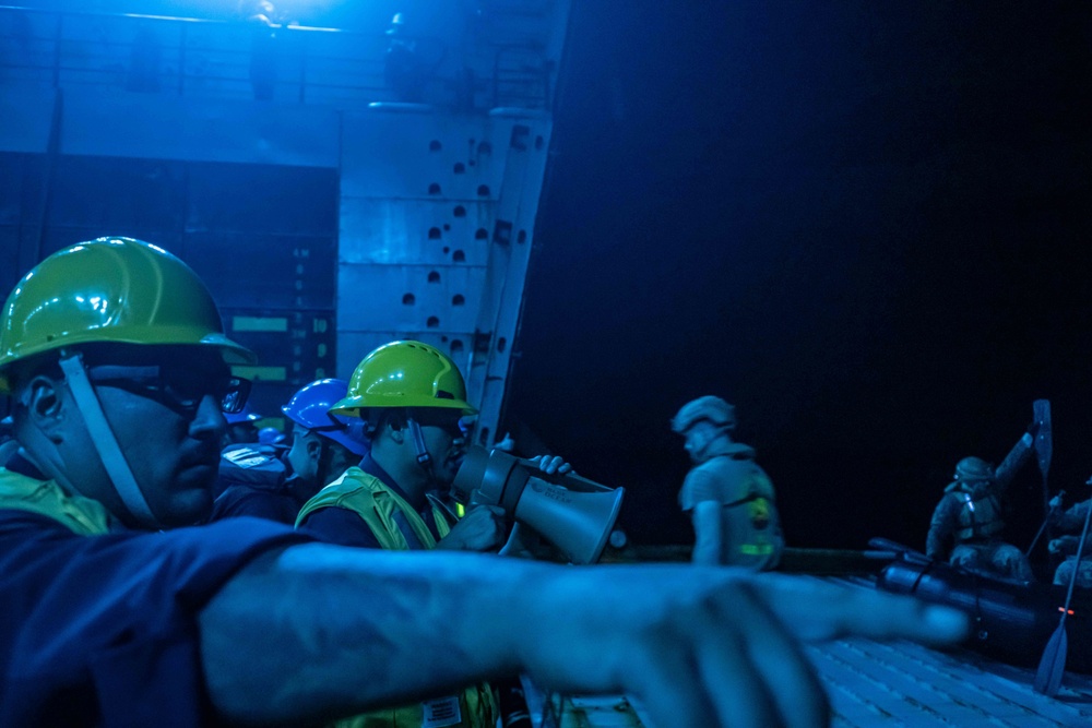 Night LCAC Operations September 4, 2022