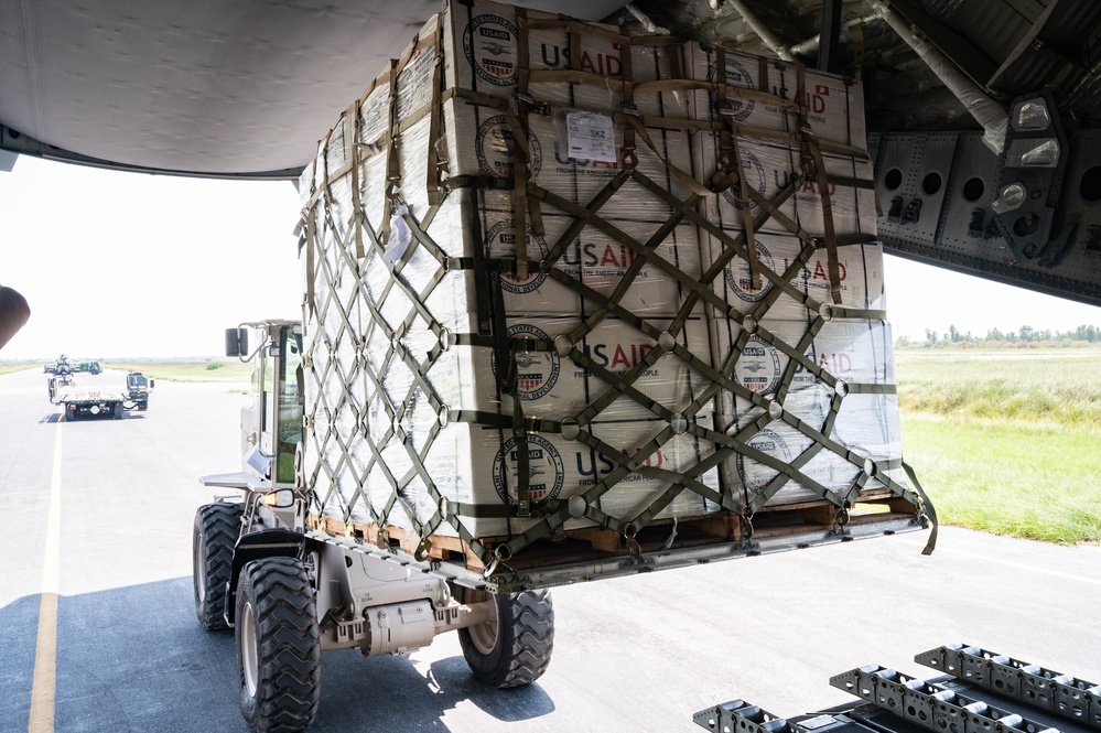 U.S. delivers aid to Pakistan