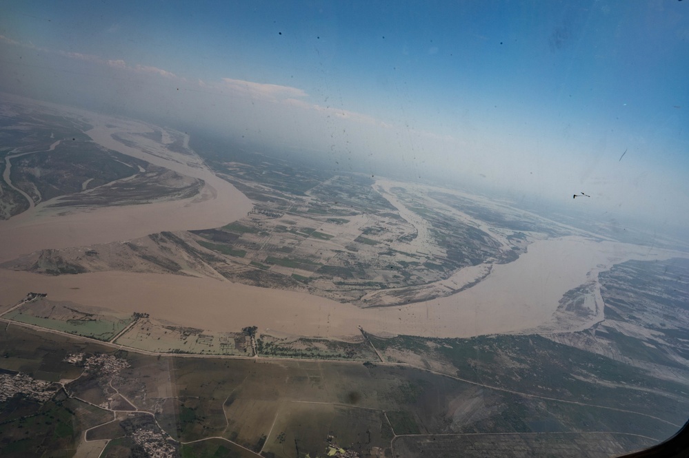 U.S. delivers aid to Pakistan