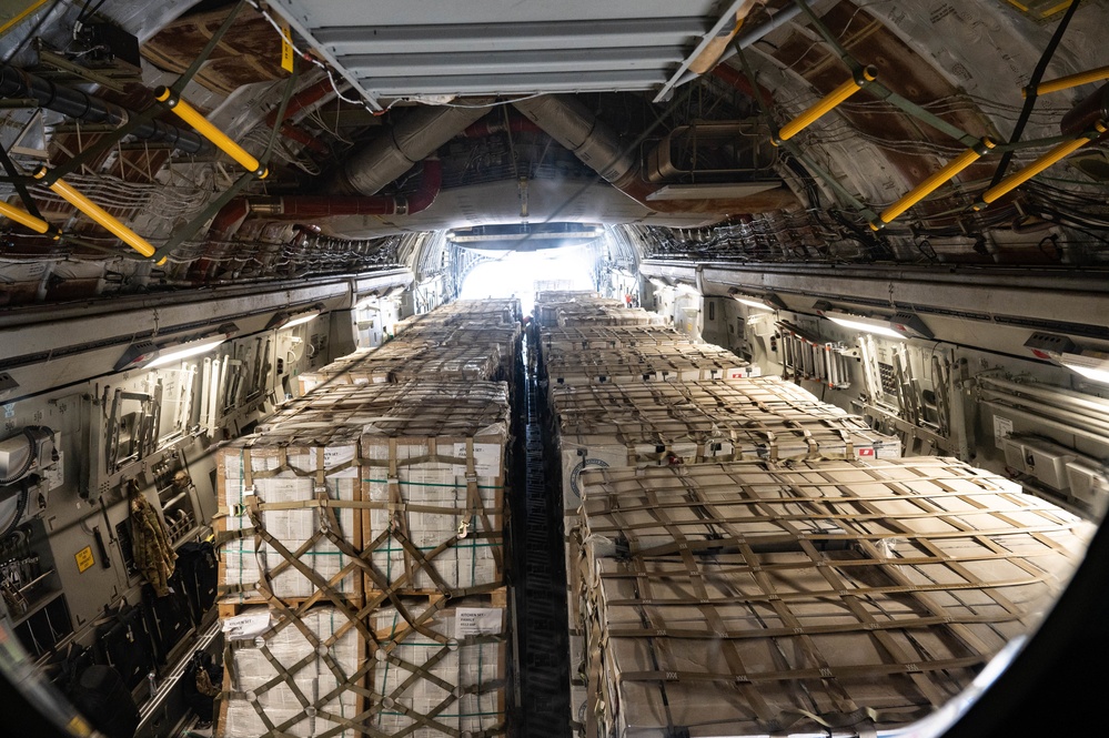 U.S. delivers aid to Pakistan