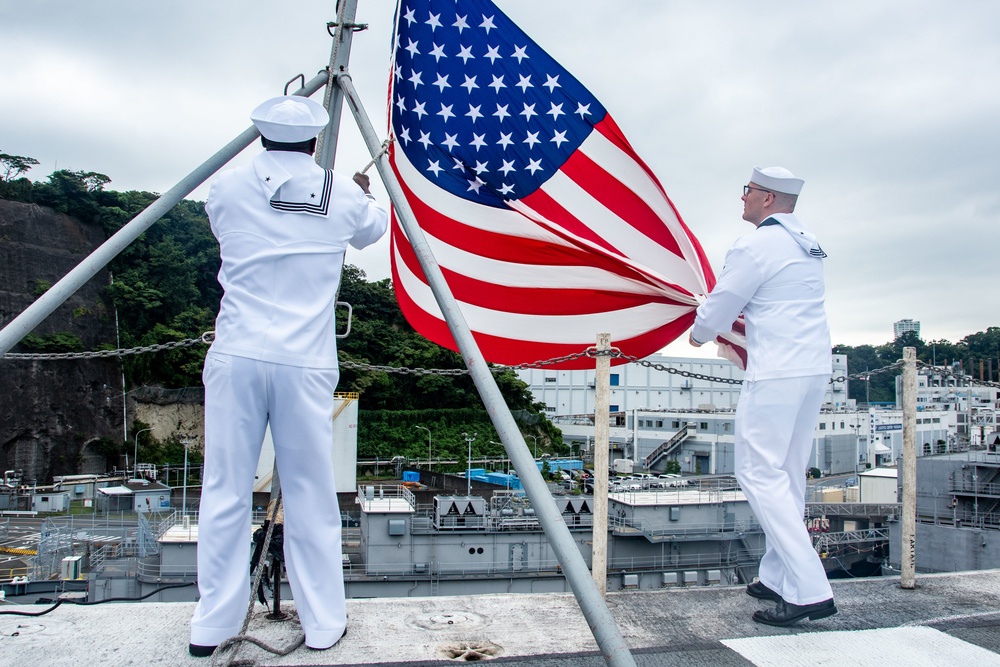 USS Ronald Reagan (CVN 76) Conducts Morning Colors