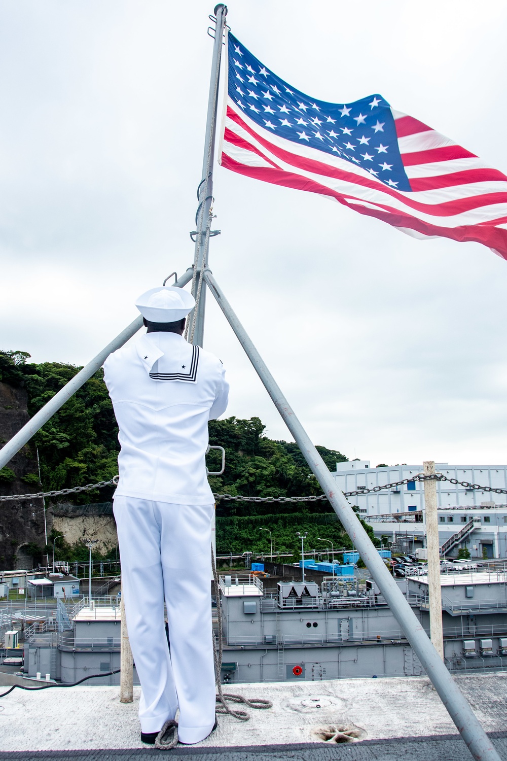 USS Ronald Reagan (CVN 76) Conducts Morning Colors