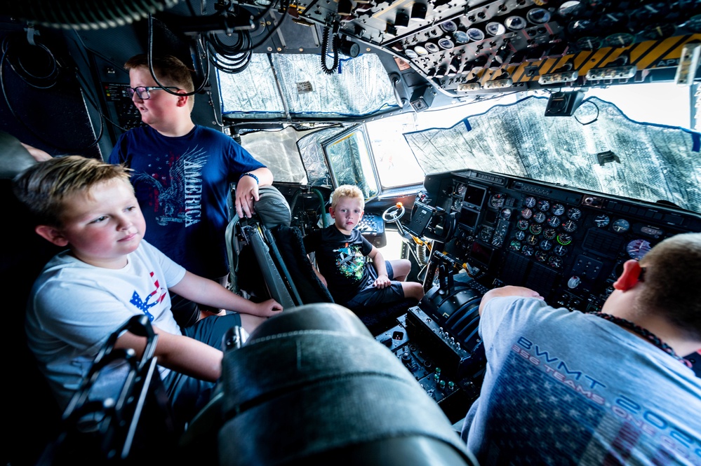 Airmen celebrate Family Day at 182nd Airlift Wing