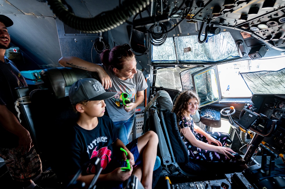 Airmen celebrate Family Day at 182nd Airlift Wing