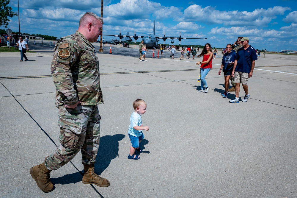 Airmen celebrate Family Day at 182nd Airlift Wing