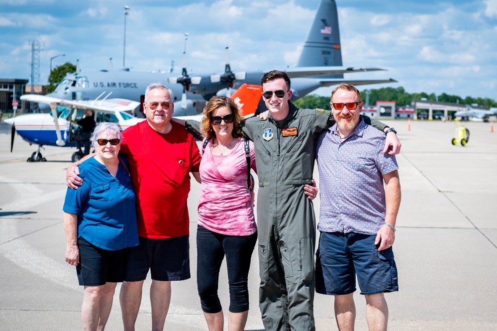 Airmen celebrate Family Day at 182nd Airlift Wing