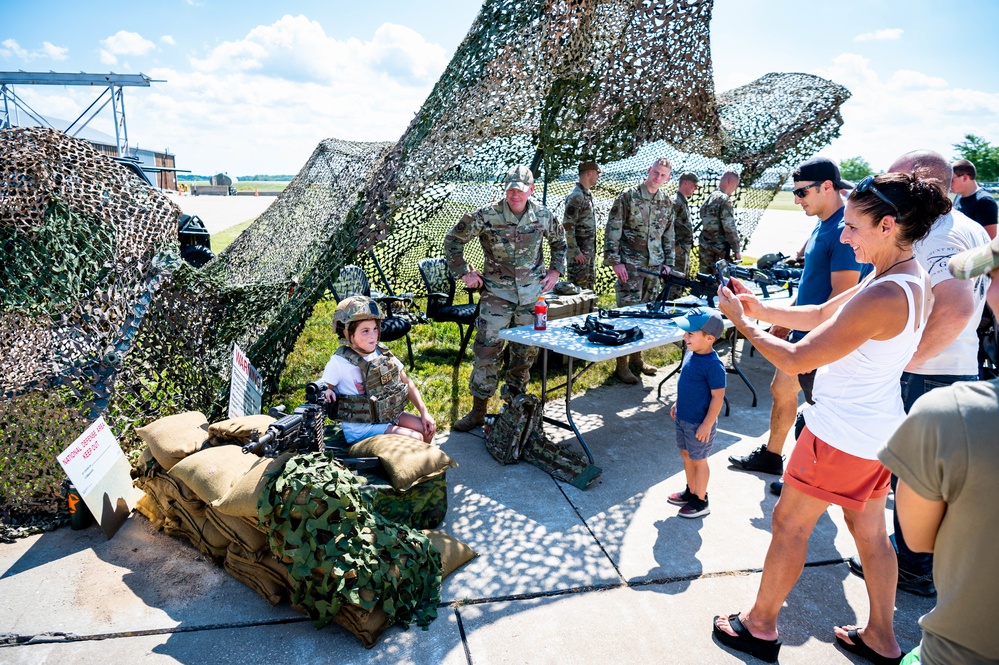 Airmen celebrate Family Day at 182nd Airlift Wing