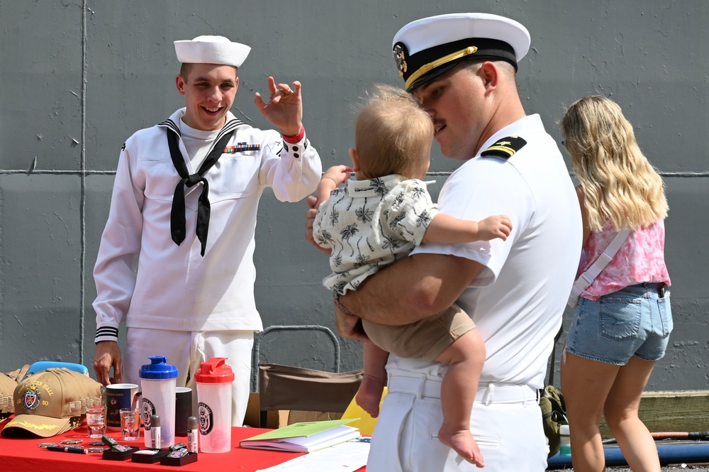 Sailors and their families take part in Maryland Fleet Week activities