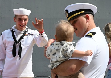 Sailors and their families take part in Maryland Fleet Week activities