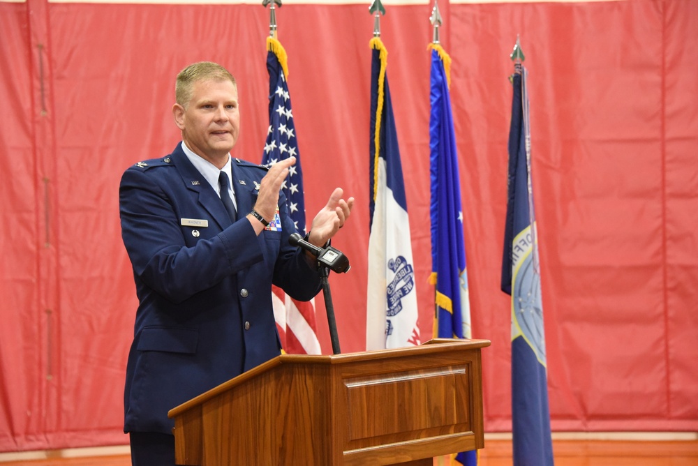 Col. Wagner initiates a round of applause