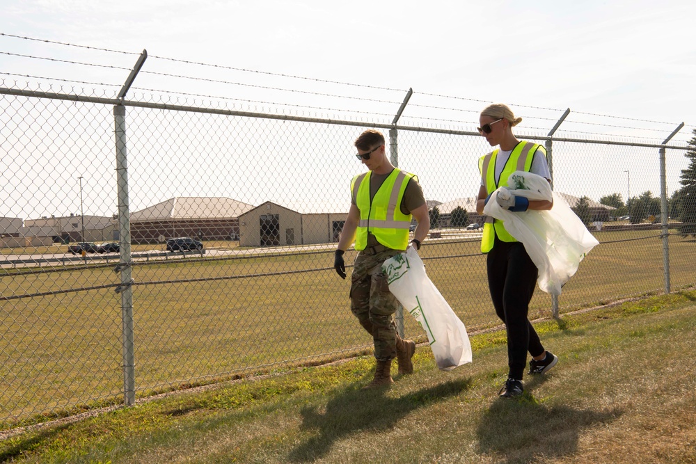 Battle Creek Air National Guardsmen beautify local highway