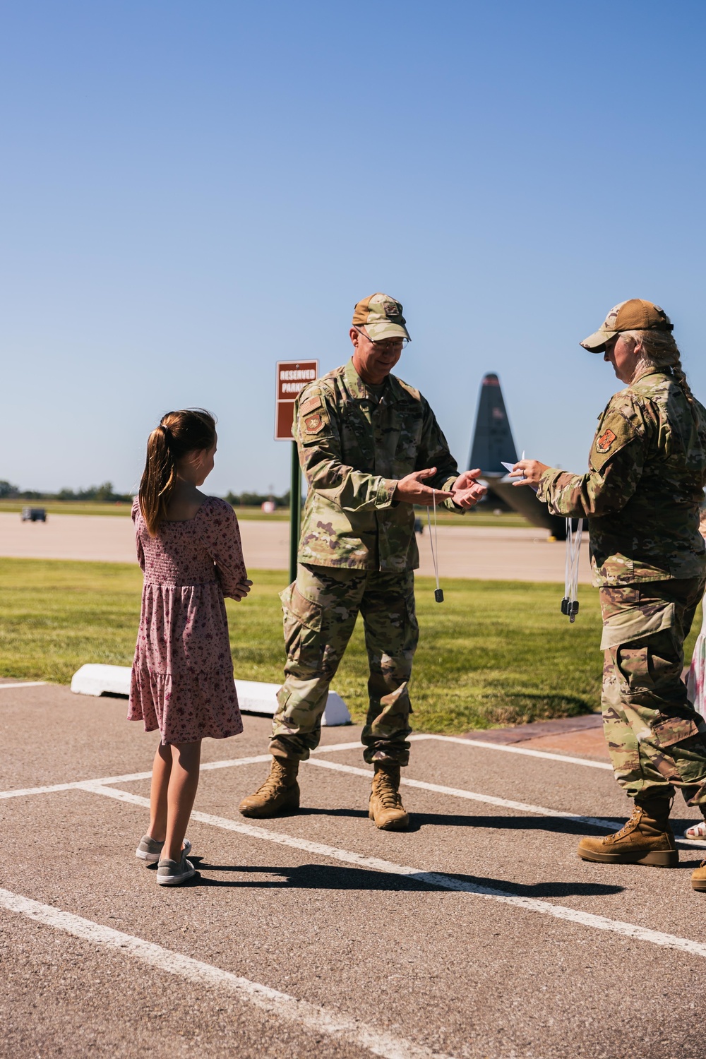 Col. Gordon Meyer presents Homefront Hero awards