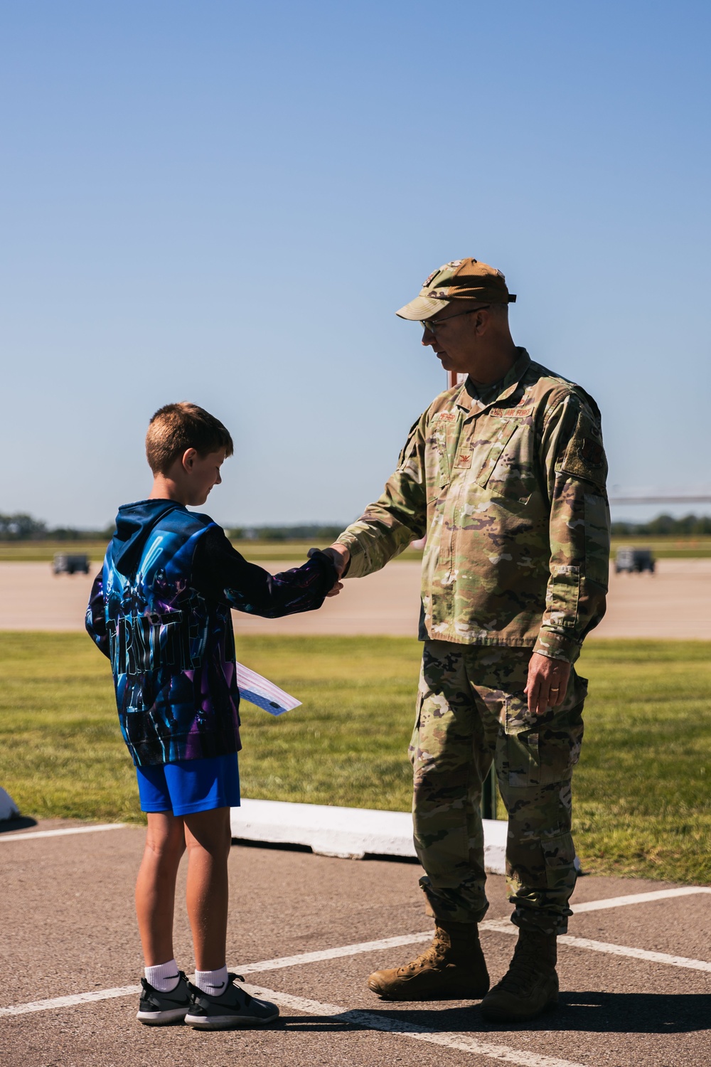 Col. Gordon Meyer presents Homefront Hero awards