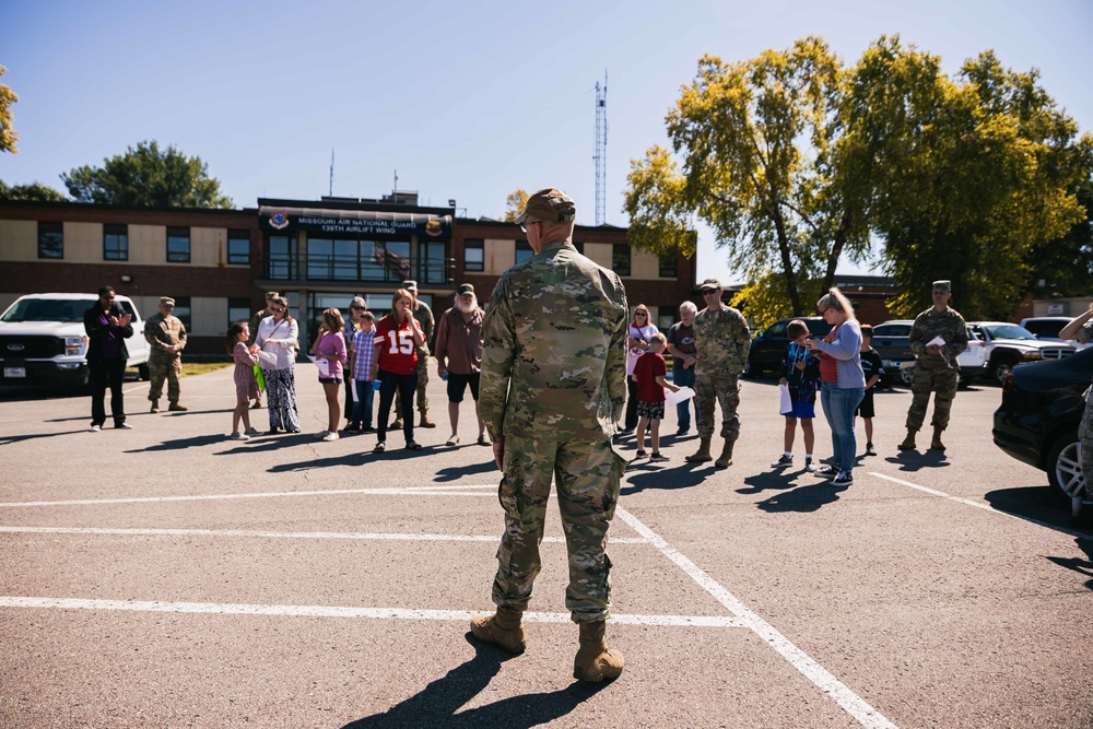 Col. Gordon Meyer presents Homefront Hero awards