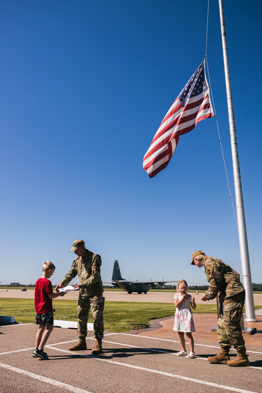 Col. Gordon Meyer presents Homefront Hero awards