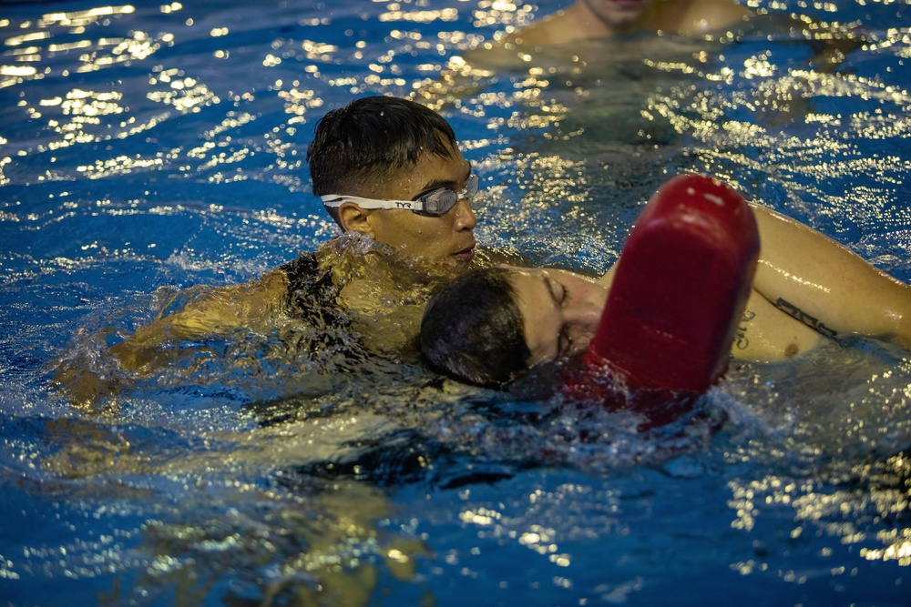 Amphibious by nature: MCAS Iwakuni Marines take on Advanced Swim Qualification