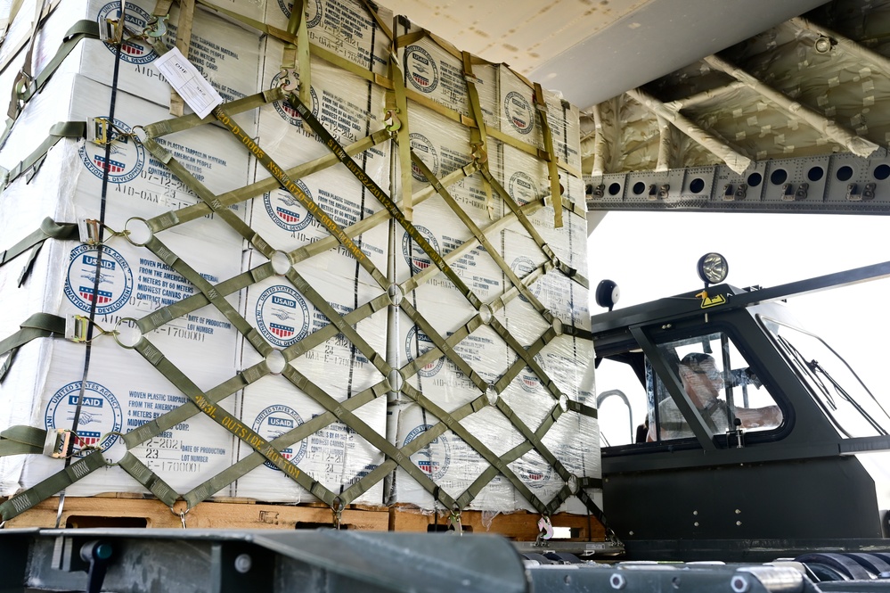 U.S. delivers aid to Pakistan