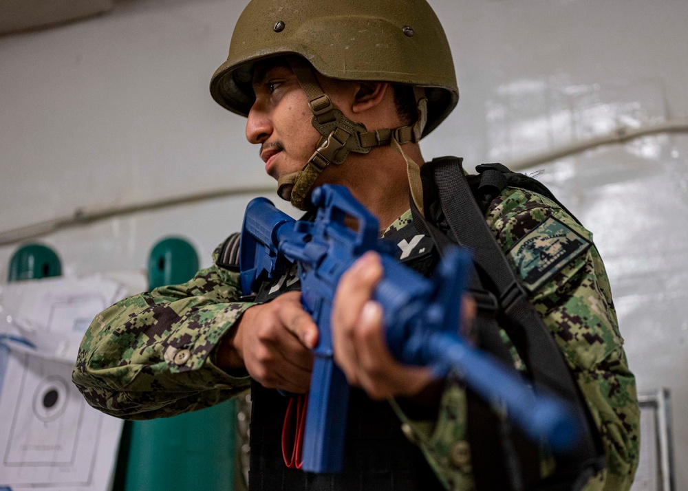 Sailors receive close-quarters battle training