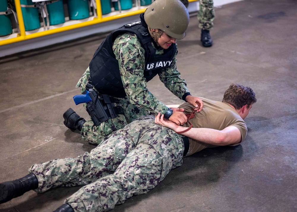 Sailors receive close-quarters battle training