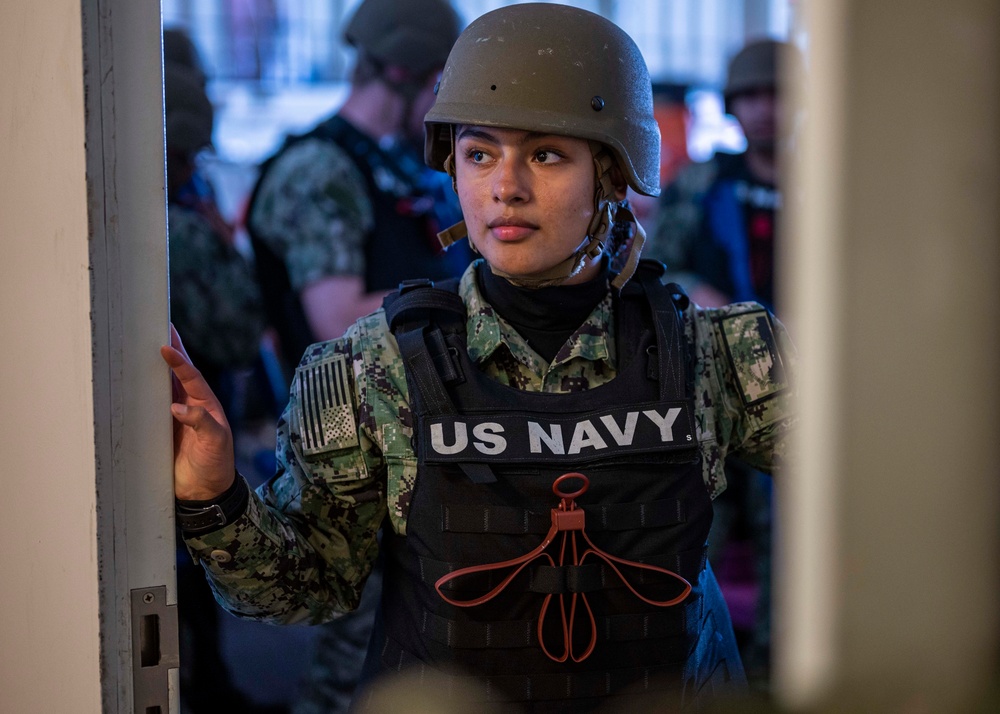 Sailors receive close-quarters battle training