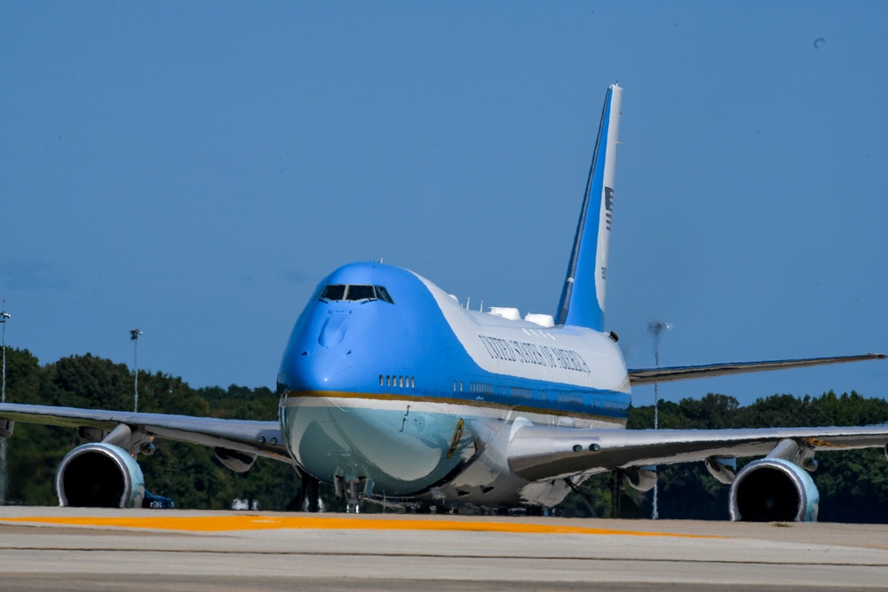 POTUS lands at Dover AFB