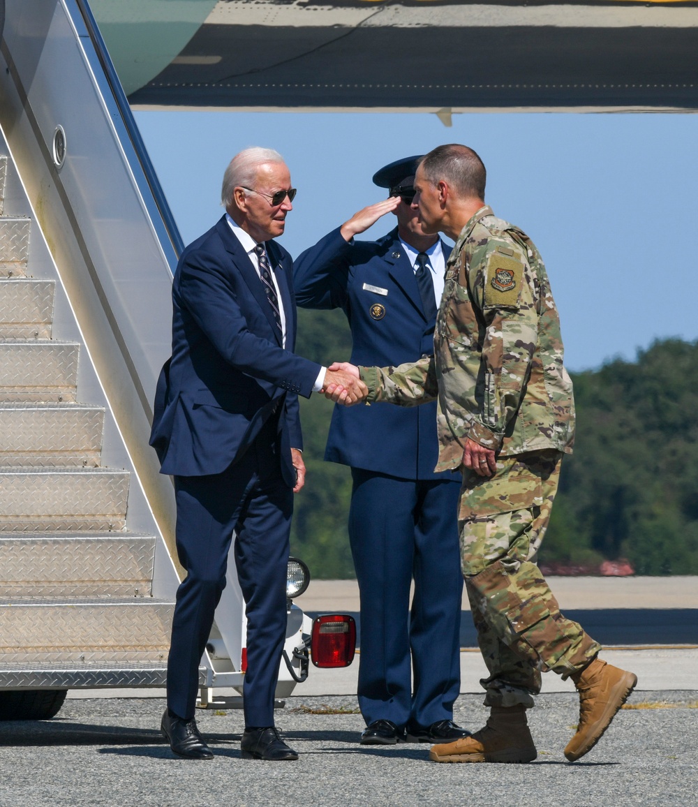 POTUS lands at Dover AFB