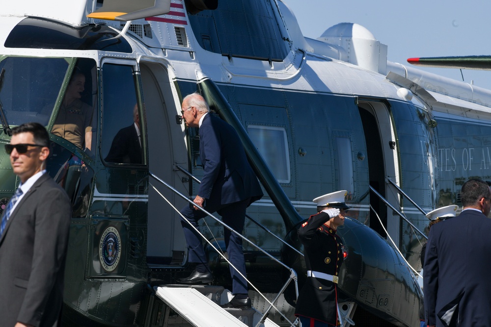 POTUS lands at Dover AFB