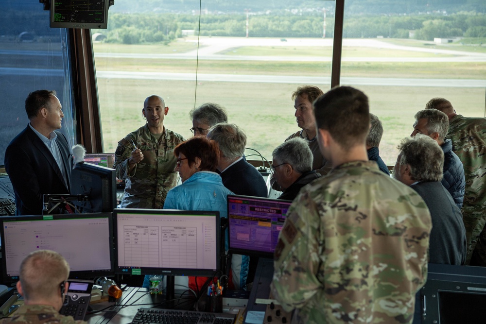 86 AW partners with local pilot group