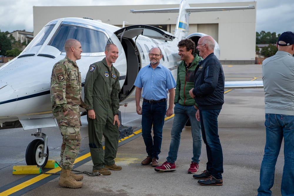 86 AW partners with local pilot group
