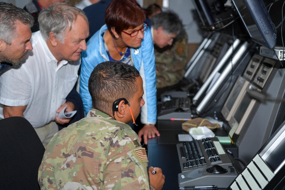 86 AW partners with local pilot group