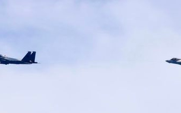 Ambassadors and Singaporean Military Members Visit USS Tripoli