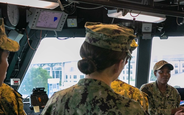 United State Naval Academy Midshipmen Tour USS Minneapolis-Saint Paul