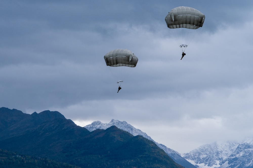 Oak Paratroopers Maintain Jump Proficiency