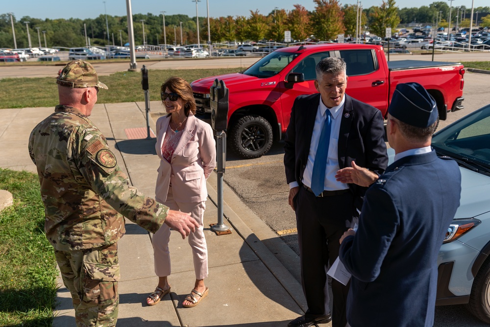 Illinois leaders announce $15 million grant for new air traffic control tower