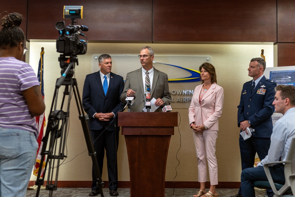 Illinois leaders announce $15 million grant for new air traffic control tower