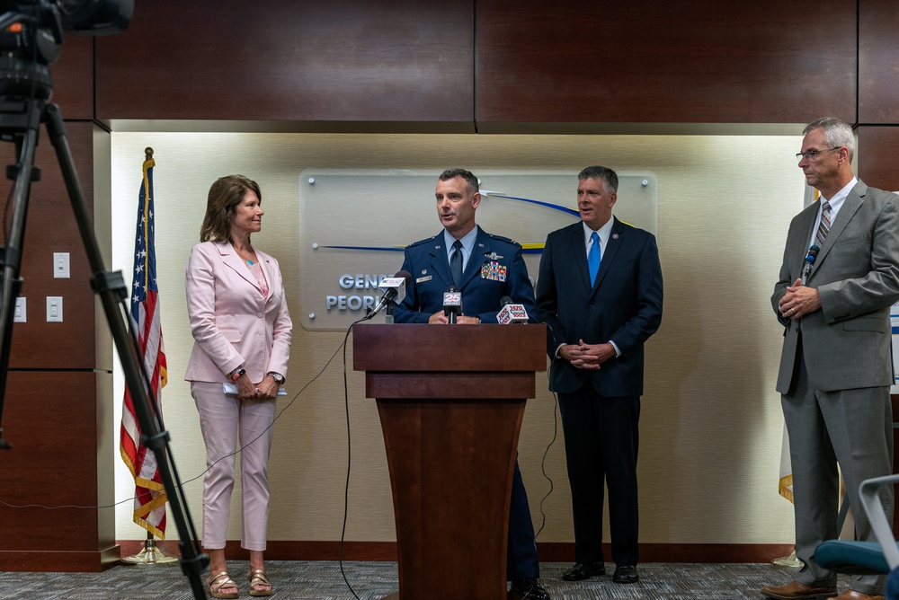 Illinois leaders announce $15 million grant for new air traffic control tower