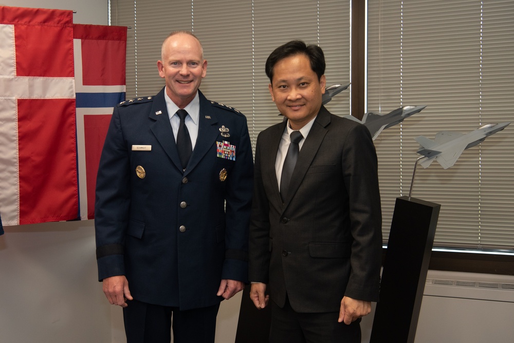 F-35 Joint Program Office PEO Hosts Singapore Visit