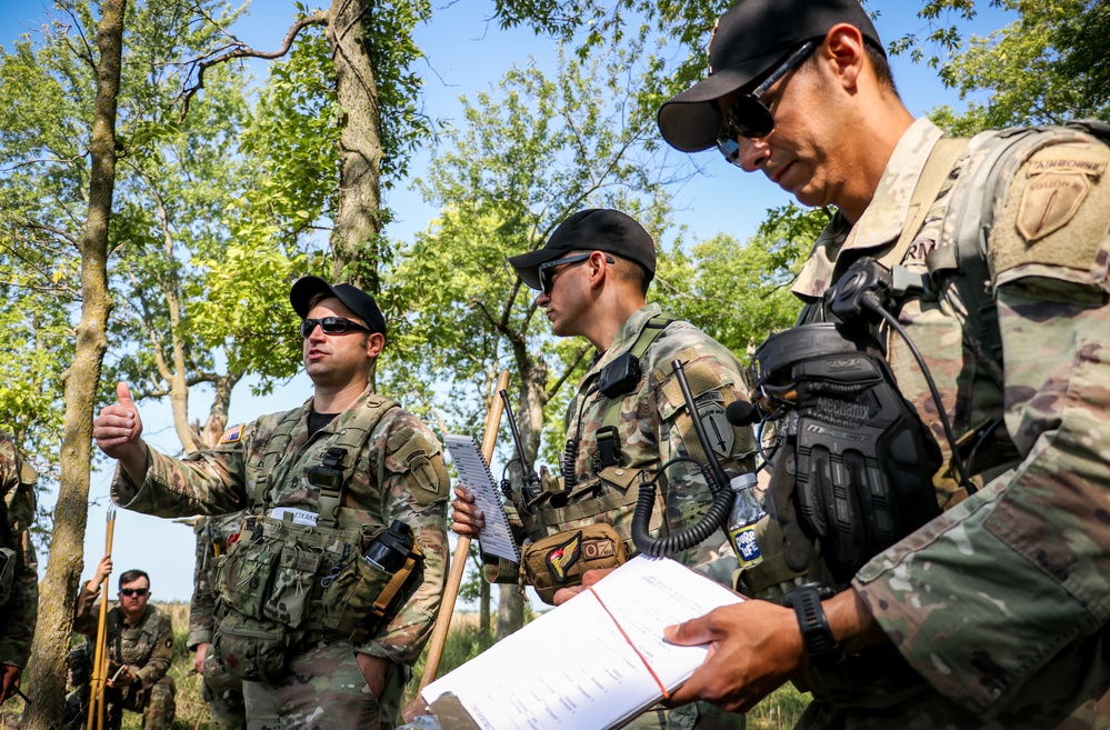 U.S. Soldiers conduct air drop, sling load operations during Pathfinder course at Camp Dodge