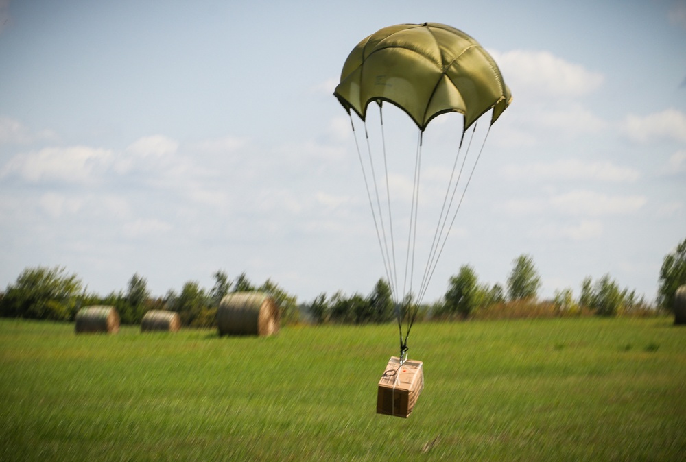 U.S. Soldiers conduct air drop, sling load operations during Pathfinder course at Camp Dodge