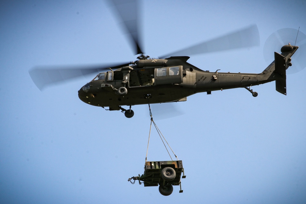 Iowa National Guard Black Hawks support Pathfinder course at Camp Dodge