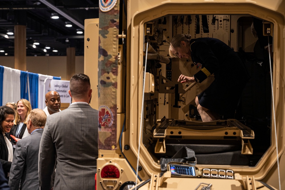 Exhibits open during MHSRS, VIPs visit USAMMDA booths