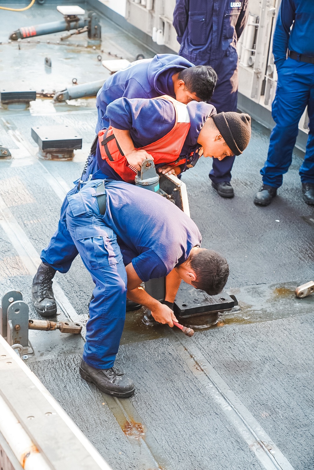 Coast Guard Cutter Stratton crew tows disabled vessel