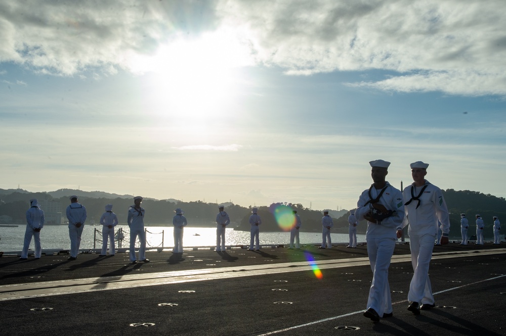 USS Ronald Reagan (CVN 76) Sailors man the rails