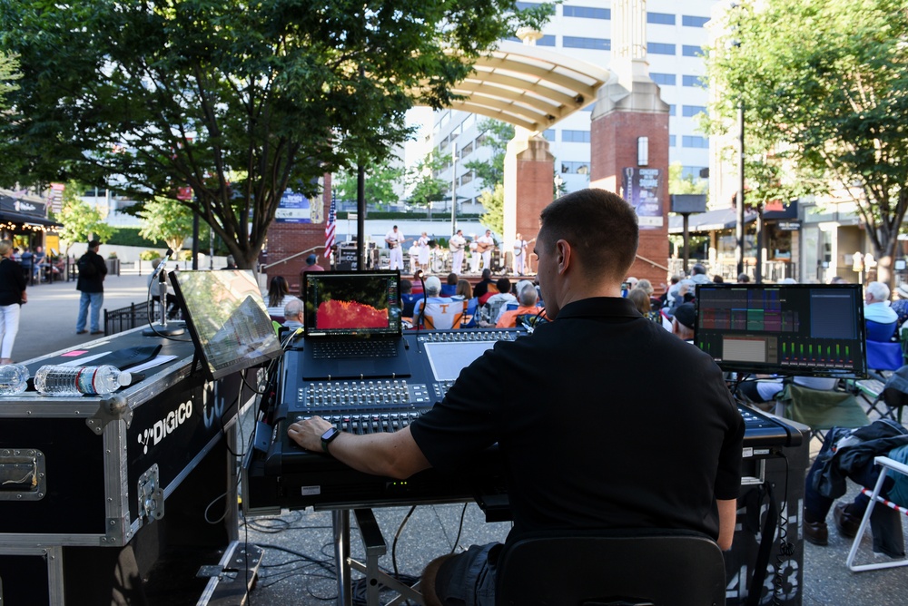 Country Current brings Navy pride to Knoxville