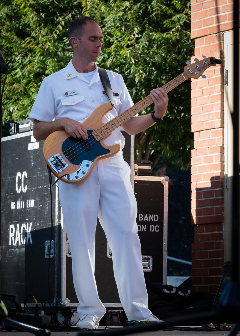 Country Current brings Navy pride to Knoxville